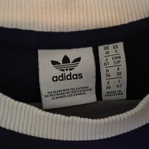 Sporty top with classic detailing